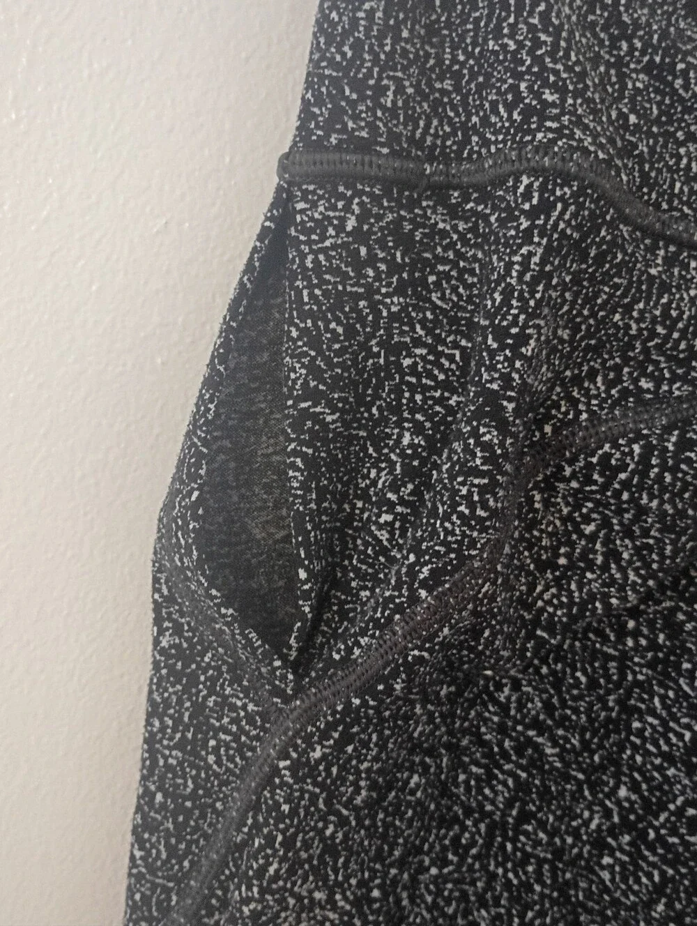 Athleta Lightning Static 7/8 Leggings Black White